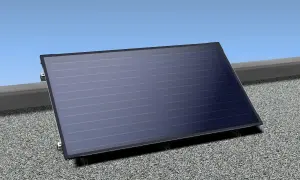 Panel solarny na dachu, gotowy do zbierania energii słonecznej.