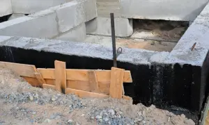 Czym smarować fundamenty w domu - praktyczny poradnik izolacji na lata