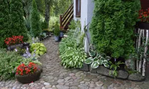 Kamienie polne w ogrodzie - 8 kreatywnych pomysłów na naturalną aranżację