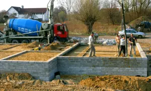 Czym najlepiej zasypać fundamenty - poradnik budowlany ze wskazówkami