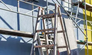 Ile farby na m2 elewacji? Sprawdź, jak uniknąć nadmiernych kosztów