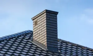Jak ocieplić komin z cegły – najlepsze materiały i błędy, których unikać