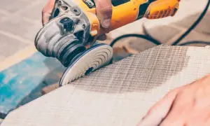 Fazowanie płytek czy listwy wykończeniowe - jak uniknąć błędów w łazience