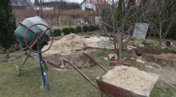 Jaka betoniarka na worek cementu - wybierz najlepszą opcję dla siebie