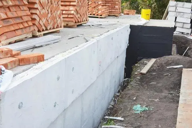 Styropian na fundamenty EPS czy XPS: co wybrać do izolacji domu?