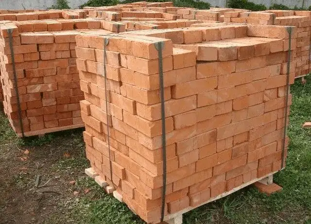 Zdjęcie Ile waży paleta cegły pełnej? Odkryj zaskakujące różnice w wadze