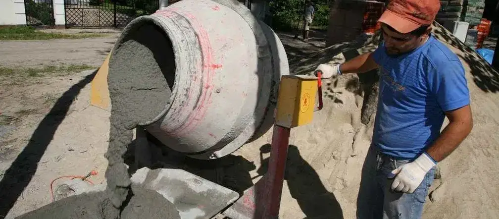 Zdjęcie Jak mieszać beton w betoniarce, aby uniknąć najczęstszych błędów
