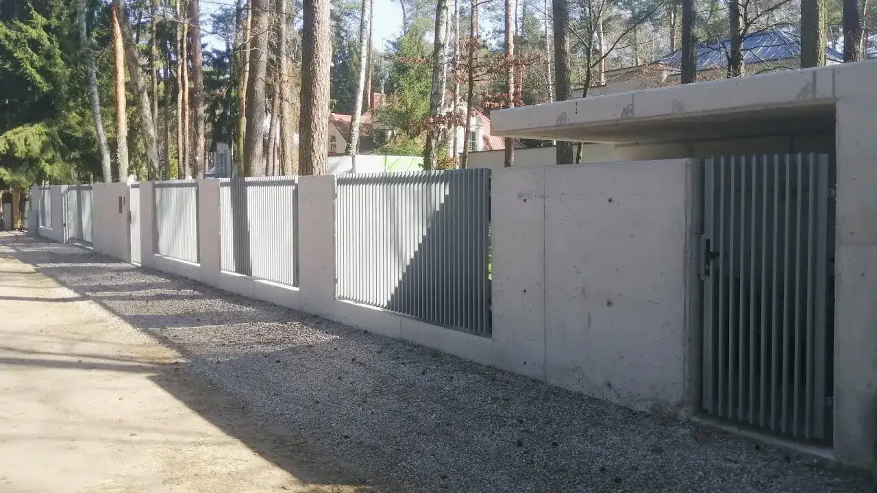 Zdjęcie Jak zrobić ogrodzenie z betonu architektonicznego bez błędów i kosztów