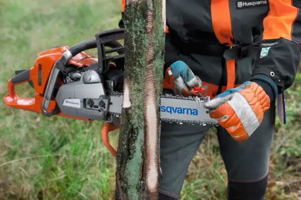 Pod jakim kątem ostrzyć łańcuch pilarki Husqvarna, by uniknąć problemów?