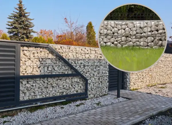 Nowoczesne ogrodzenie z gabionów wypełnionych kamieniem. W zbliżeniu widać grys i trawę.
