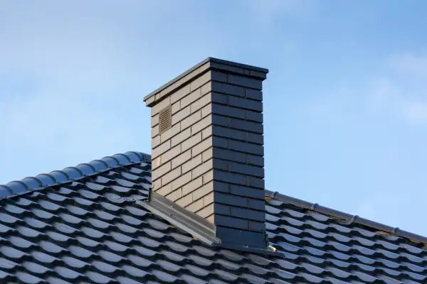 Jak ocieplić komin z cegły – najlepsze materiały i błędy, których unikać